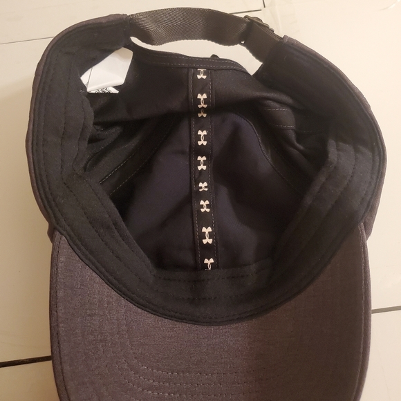 New with tags Under Armour women's  adjustable hat - Picture 3 of 6